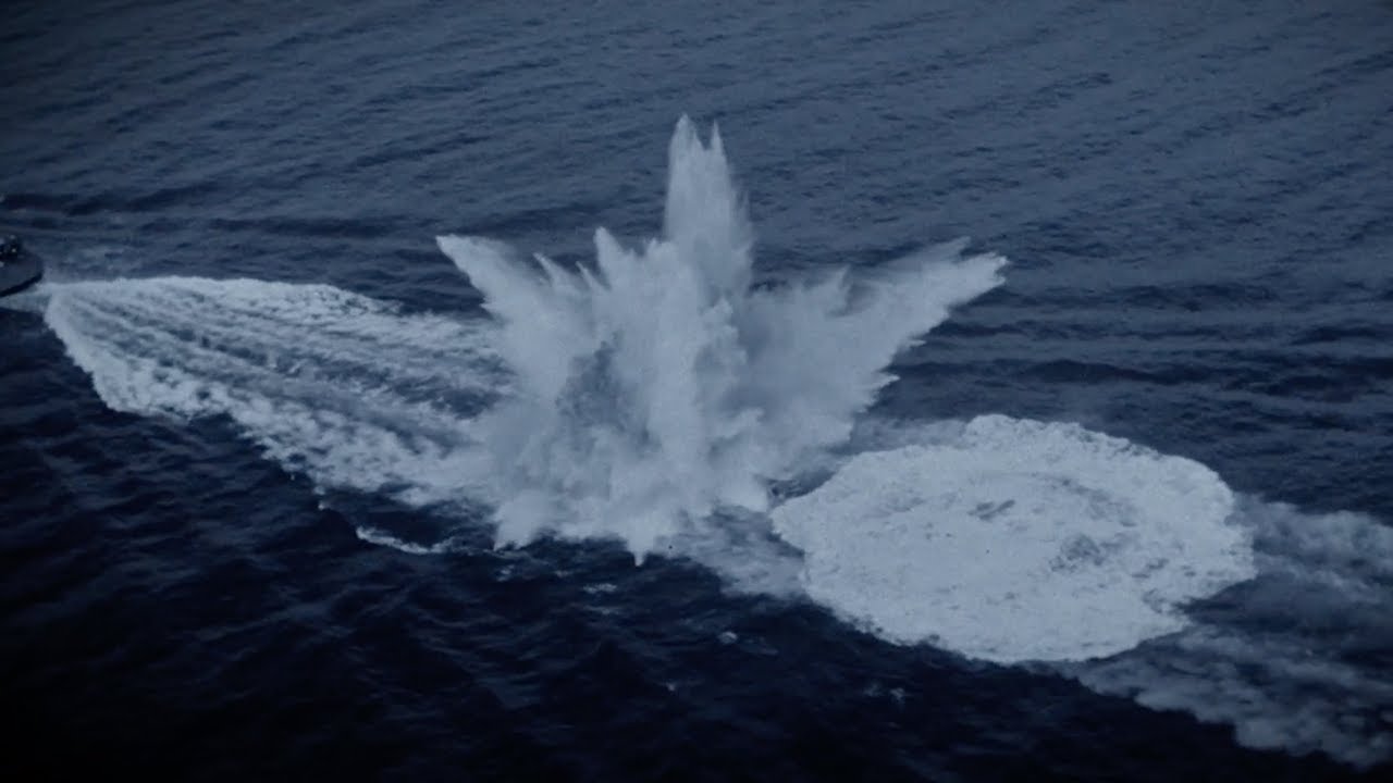 Marinen 500 &aring;r &ndash; ett halvt &aring;rtusende med hav, m&auml;nniskor och konflikter, avsnitt 2, Hotet under ytan
