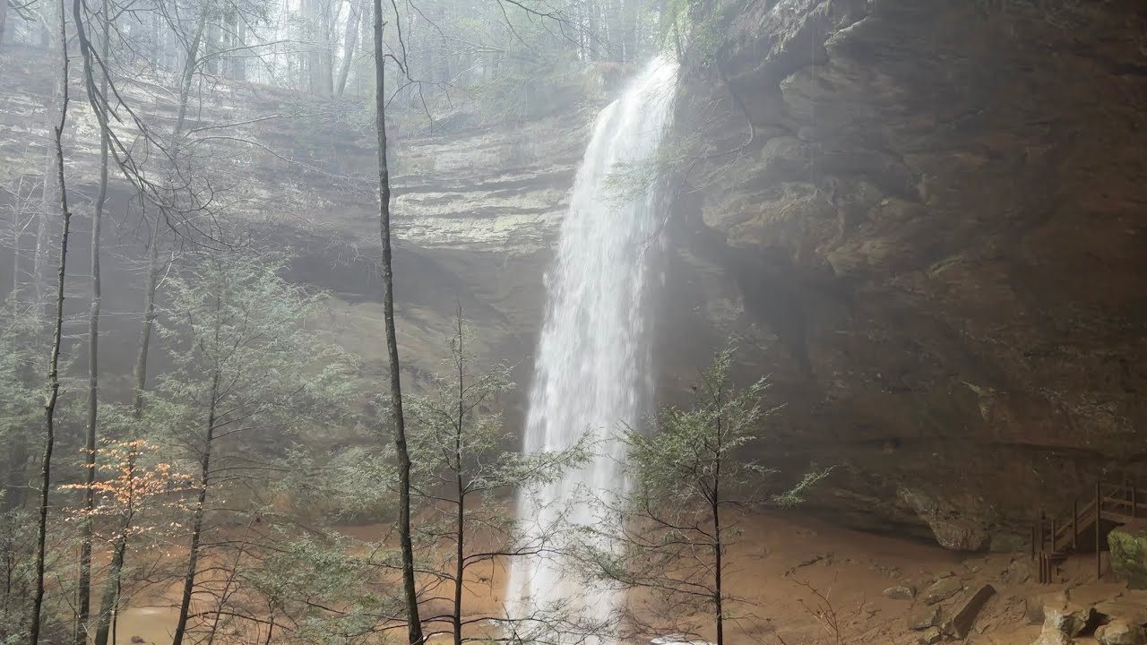 A Peaceful Hike to Ash Cave | Hocking Hills, Ohio