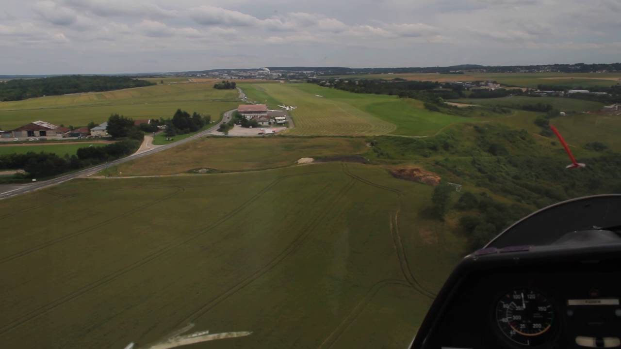 Atterrissage en planeur à Beynes