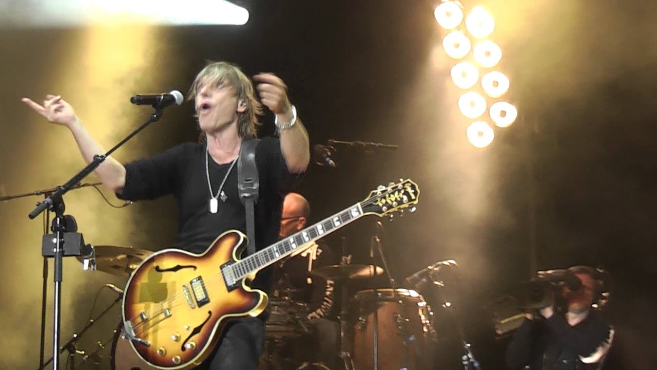 Le final du concert de Jean-Louis Aubert...Ça c'est vraiment toi  (Francofolies Spa 2012)