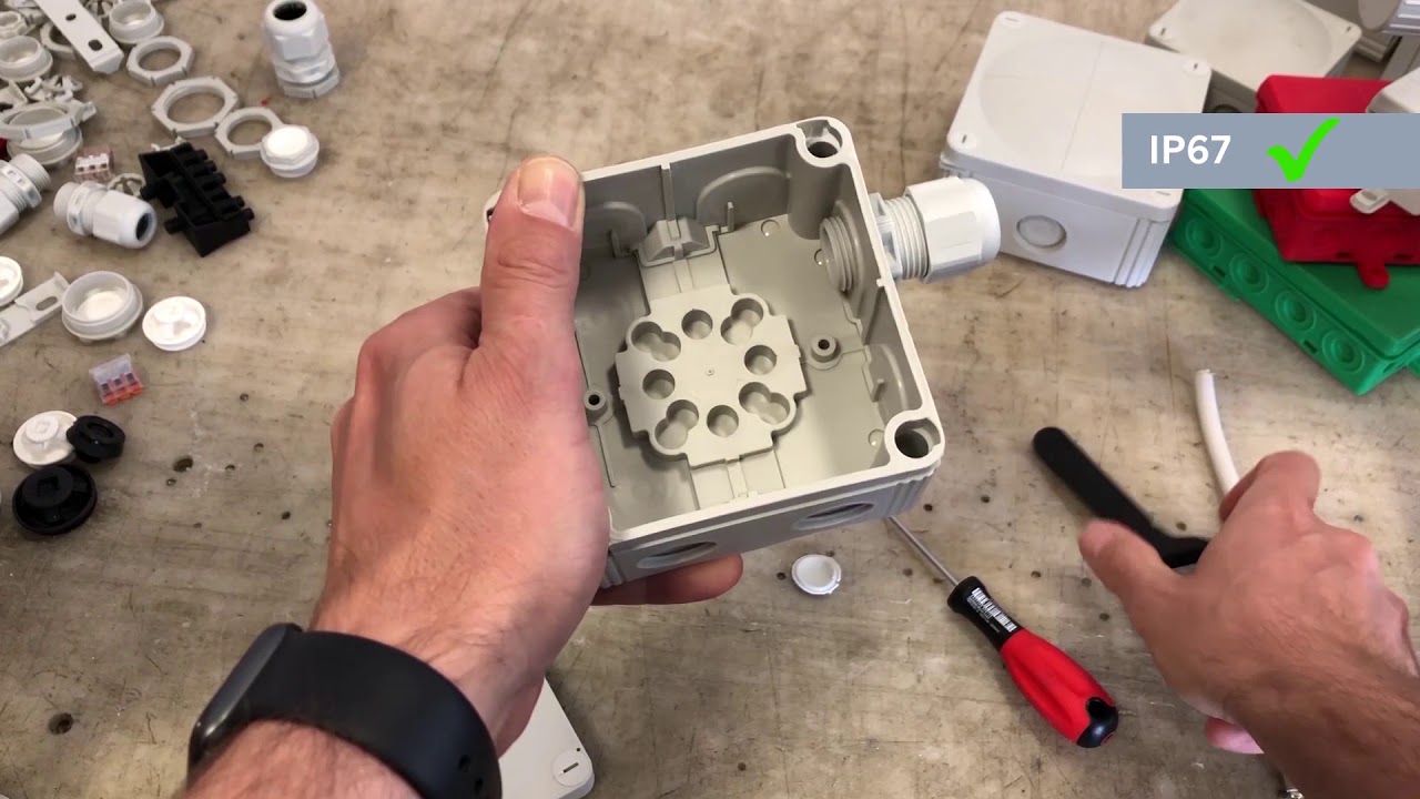 Flexible cable entries in junction boxes: The COMBI junction boxes from WISKA