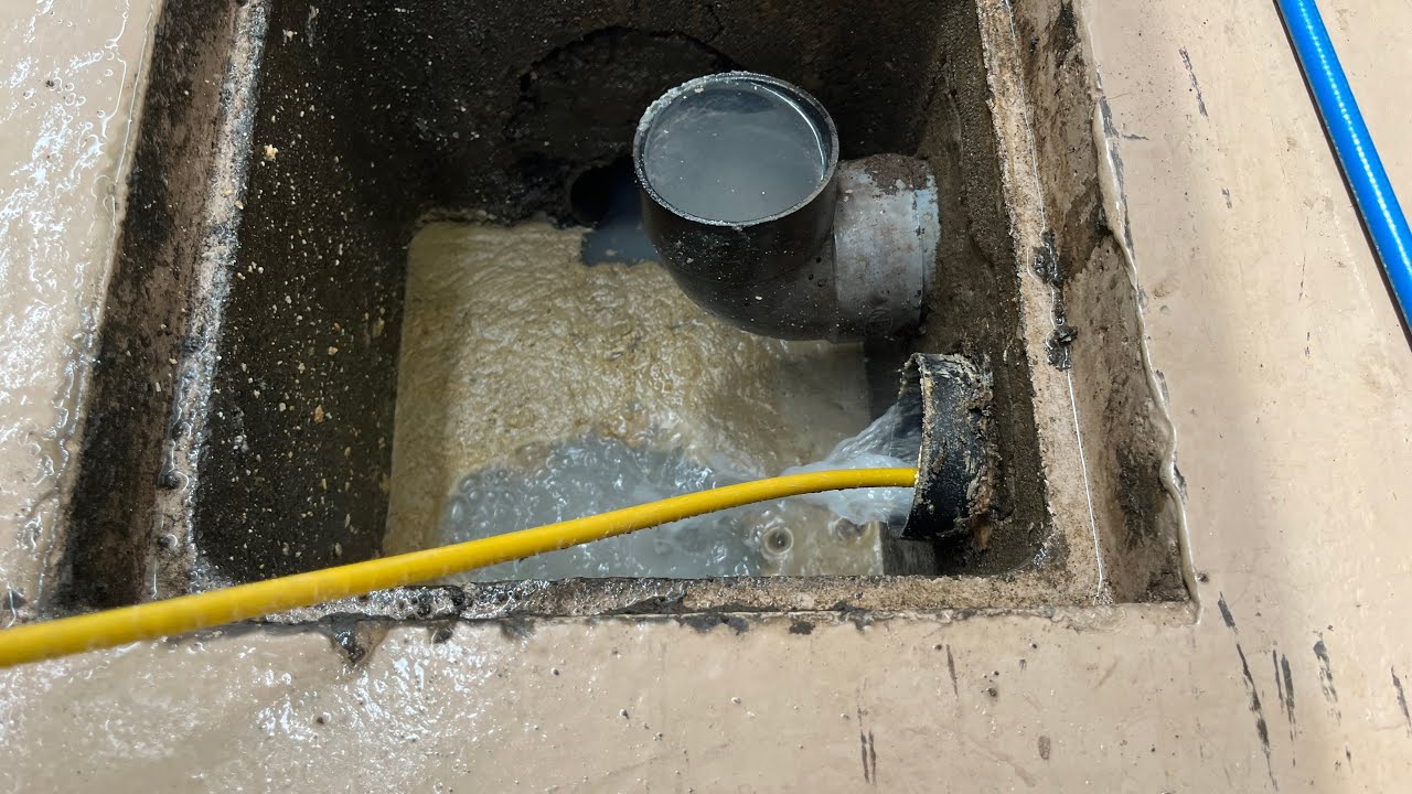 アパート外部桝、室内の排水不良(排水すると溢れるけど流れる)を排水管高圧洗浄 