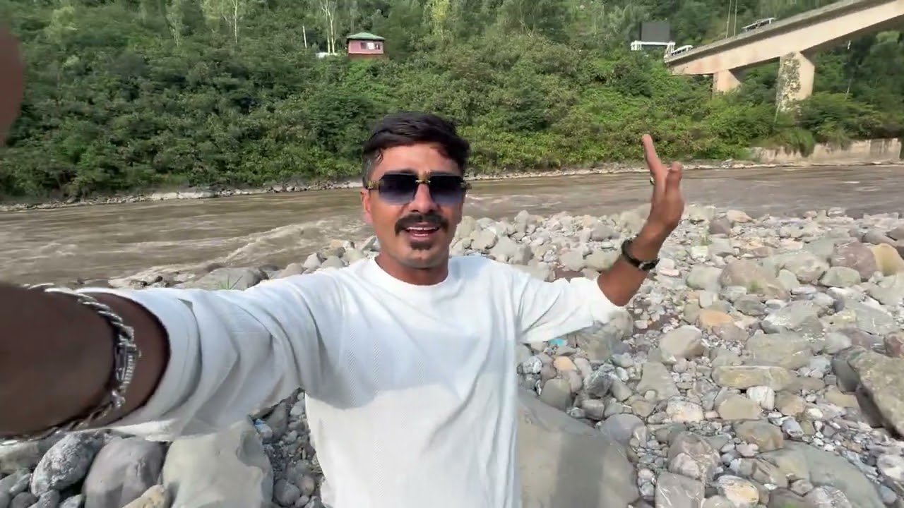 Travel v log at Neelum river beat experience friends Beautiful Pakistan part 1020#Asad3303