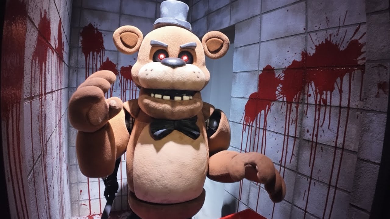 Five Nights At Freddy's Haunted House | AMAZING Animatronics! - Universal Studios 2025