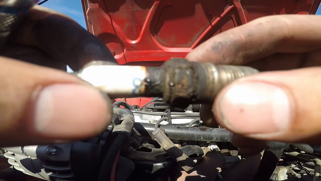 Замена свечей зажигания Pontiac Sunfire 2.2L 2001 года