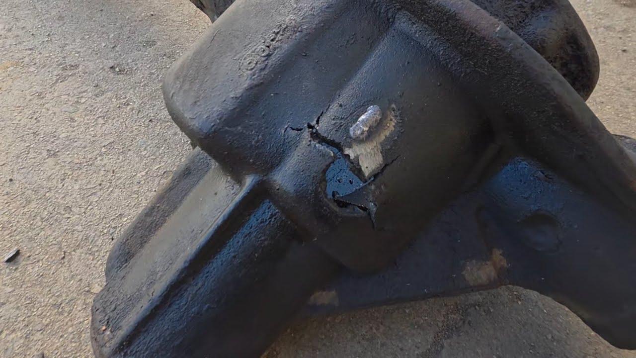 Svařováni proraženého diferenciálu + prasklého diferenciálu. Welding of a punctured and differential