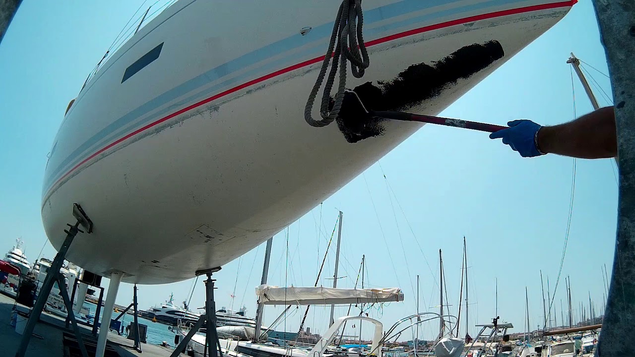 Entretien de bateau sur la côte d'azur : Carénage et polish dun Grand Soleil 47