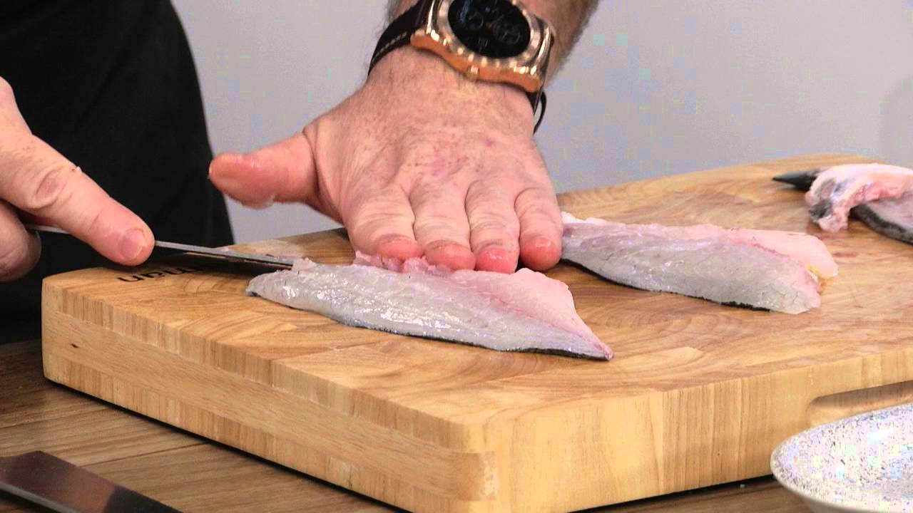 על הסכין: איך מפלטים דגים?