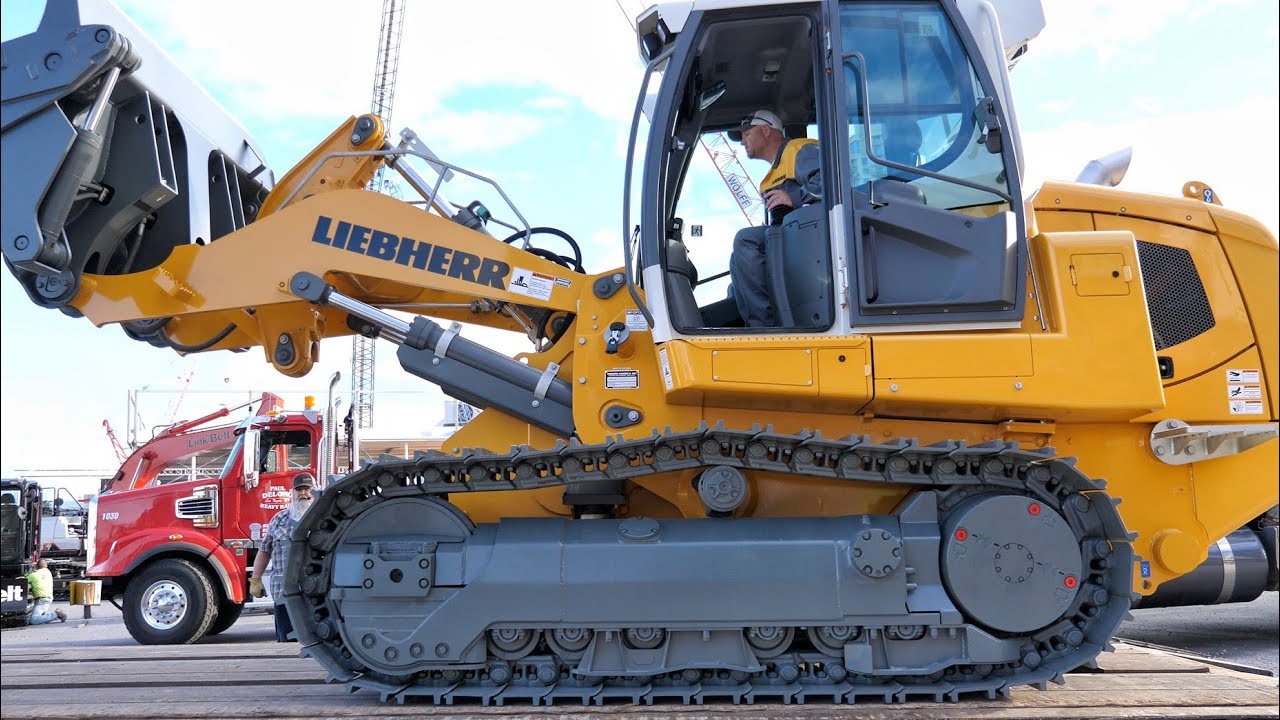 Transporting the Liebherr LR 626 Track loader