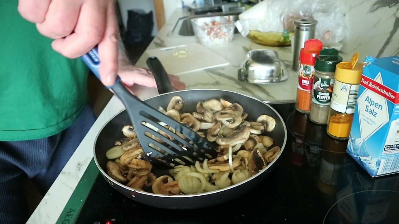 Schnelle Pilzpfanne - Champignons - Zwiebeln - Knoblauch - Kukuma - Pferrer - Chilli - Salz - FERTIG