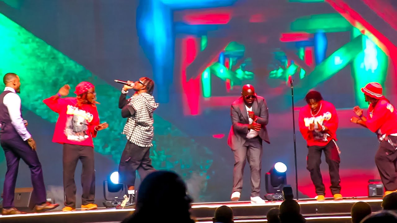 TAZAMA SHOW YA ALIKIBA NA MARIOO WALIVYO WASIMAMISHA VIONGOZI KWENYE UGAWAJI WA TUNZO ZA TMA/MWIJAKU