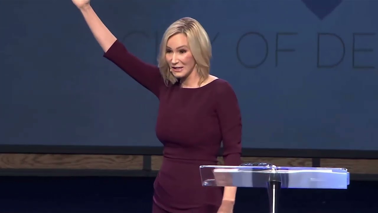 Paula White: The perfect woman! Sexy legs, short skirt and high heels.