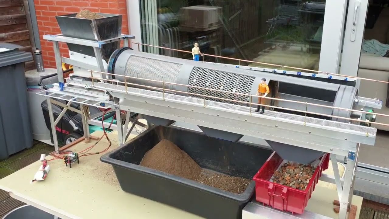 Magom Bruder Tamiya blocher. RC 1/14 Screening trommel siebanlage for my construction site.