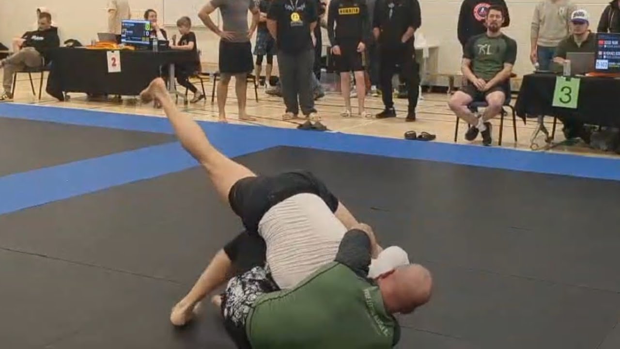 East Coast Grappling - Michael Cerminara vs Solo Han - Beginner 180lb