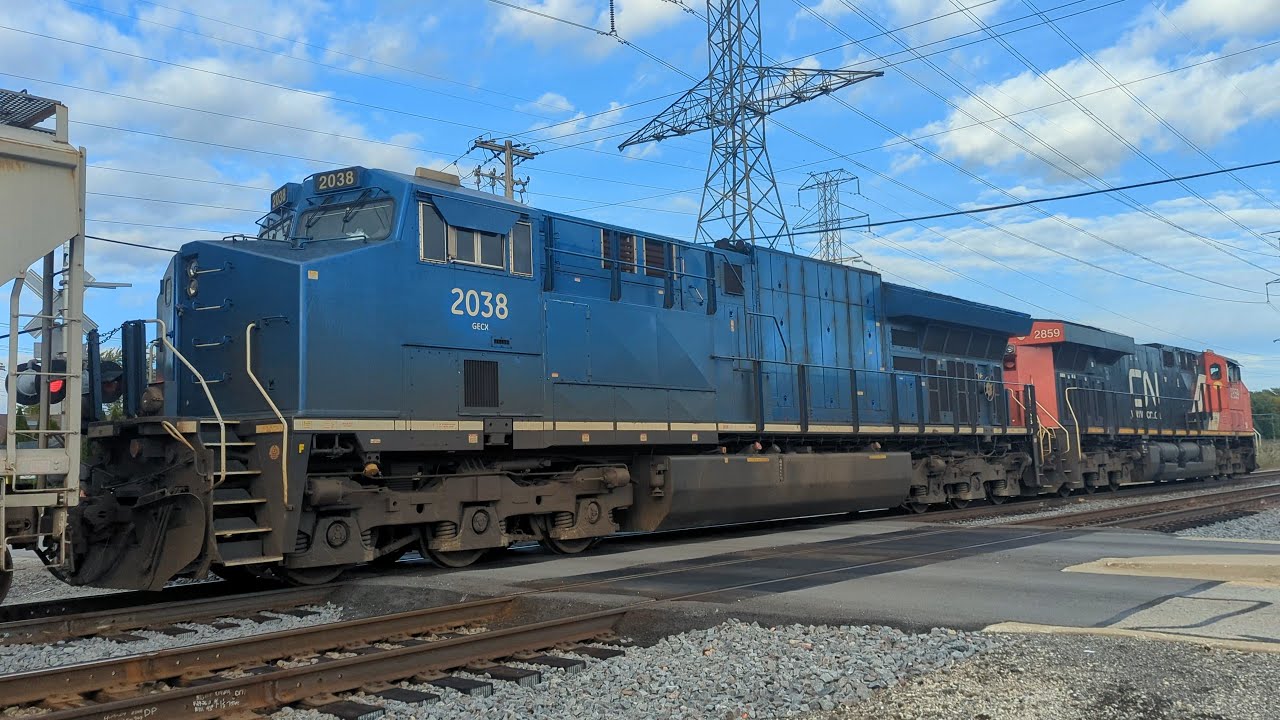 Railfanning 115 - GE ES44AC CN 2859 Leading, 10/19/25