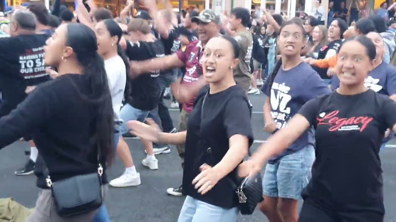 Auckland Rainbow Parade: Destiny Church members disrupt march, storm Ponsonby Rd 2025.
