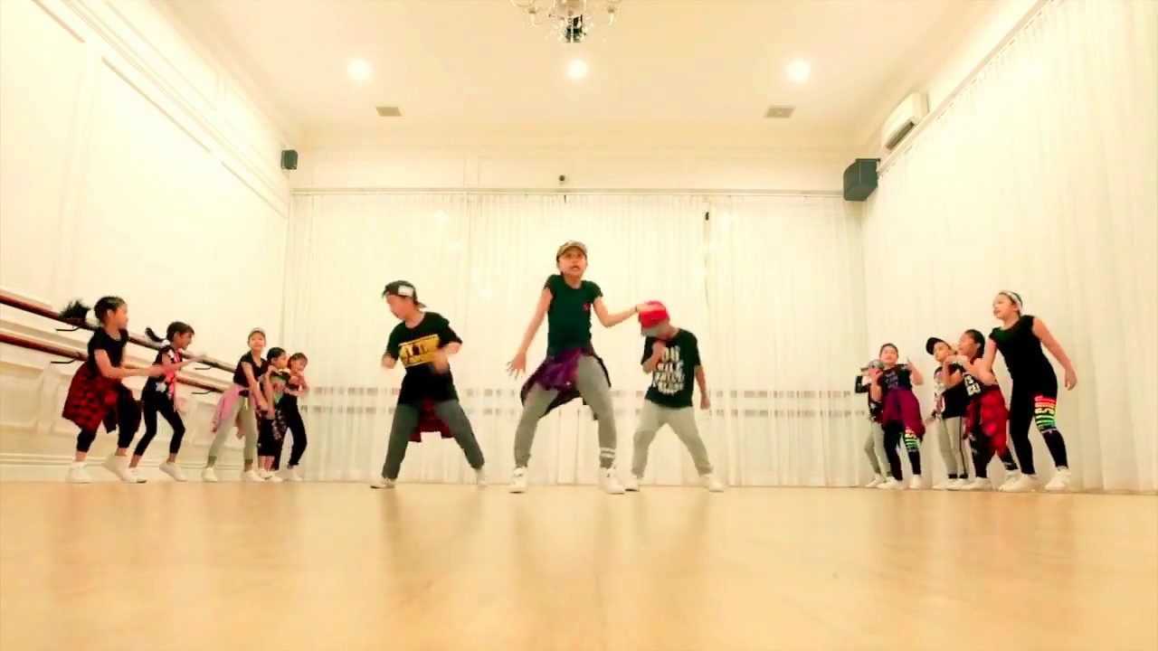 ZARA LEOLA-MOVE IT DANCE PRACTICE