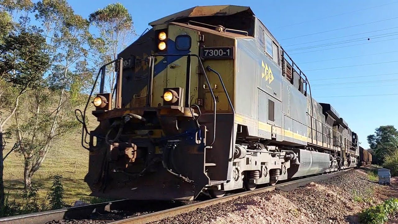 Trem entrando no Túnel super rápido