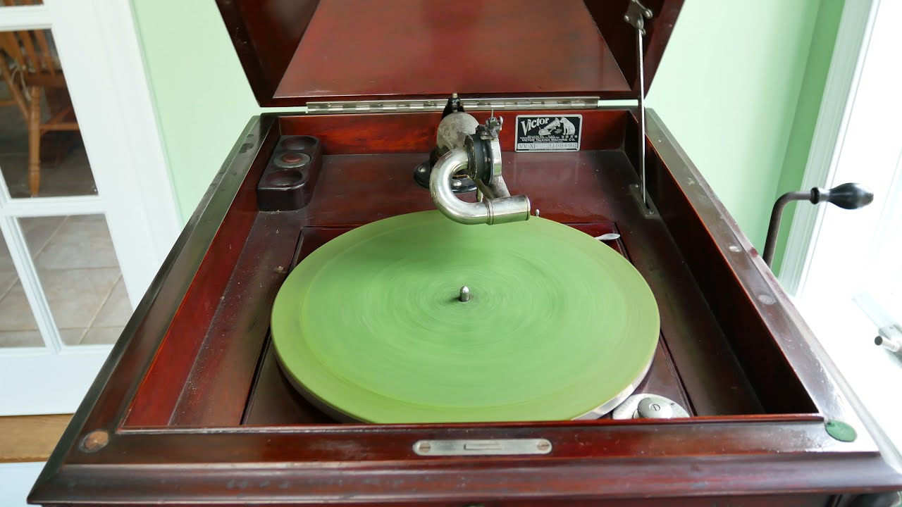100 year old Victrola demonstration