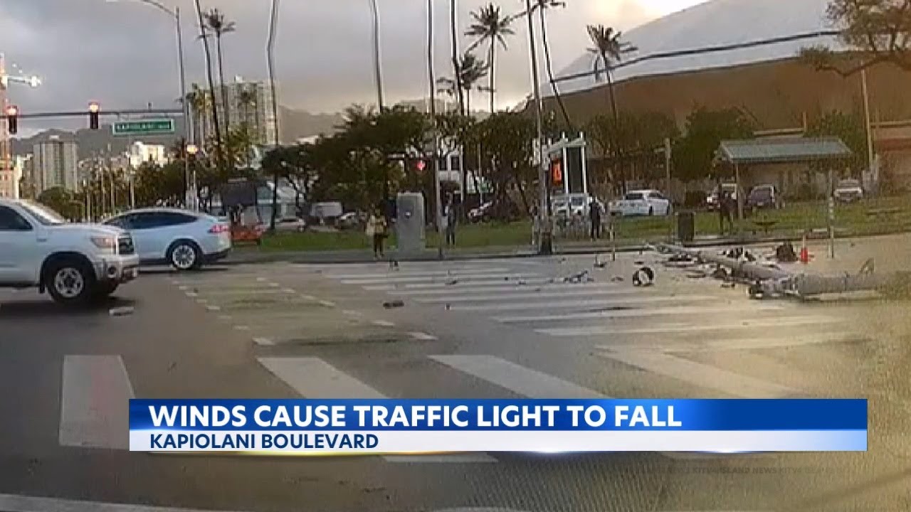 Strong winds bring down traffic pole, nearly missing cars