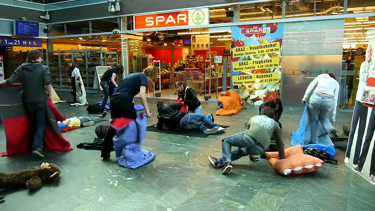 Flashmob Graz - Schlafmob / Sleepflashmob Graz Hauptbahnhof 28.05.2011 Part II