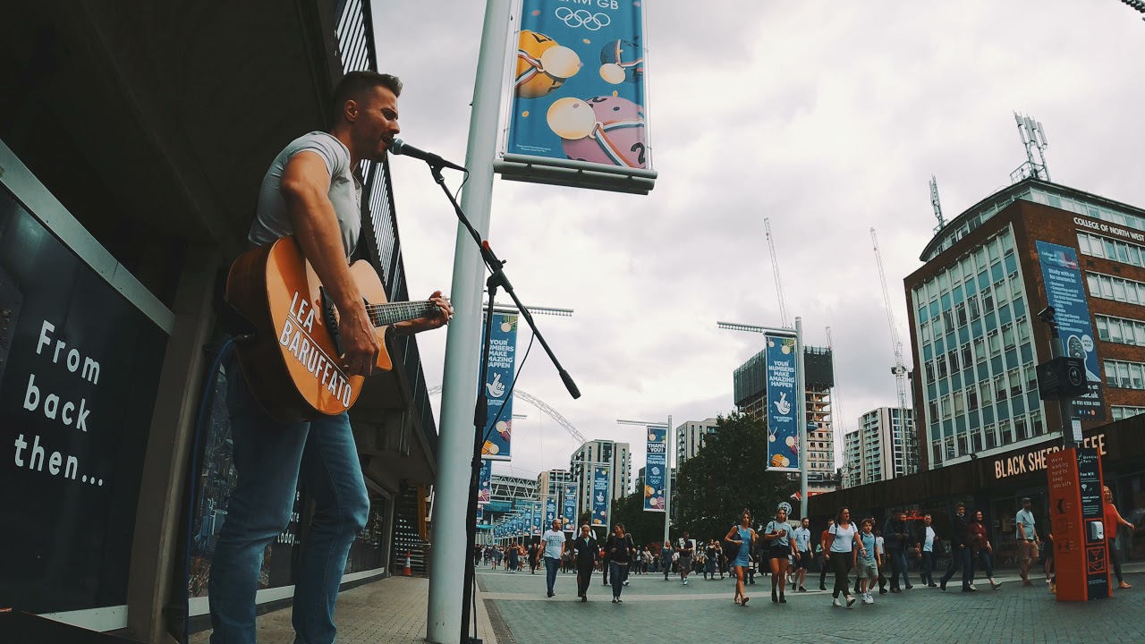 Lea Baruffato - Heaven (Bryan Adams acoustic cover) Wembley Park, London - UK