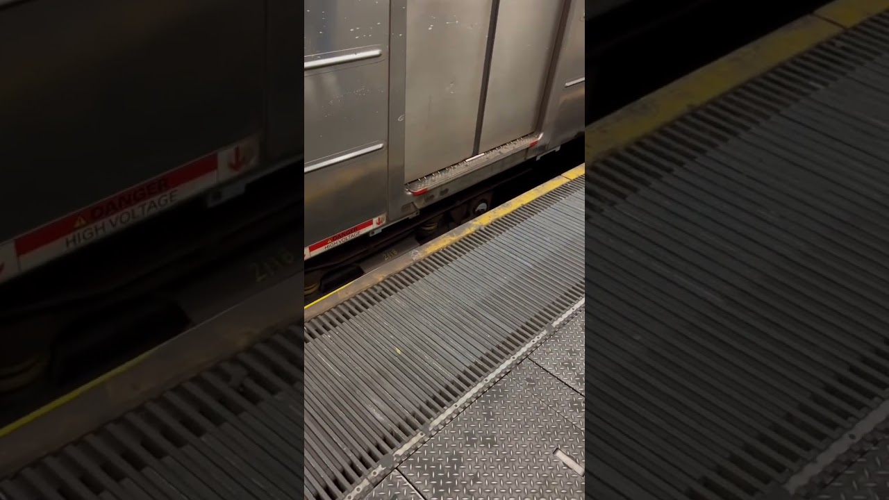 Moving Platform in NYC Subway 🚊 Union Square Station
