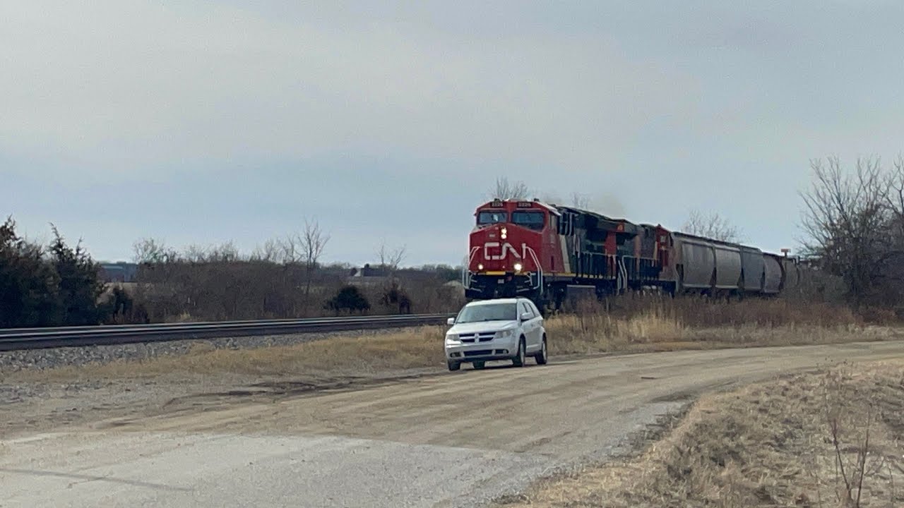 CN M394 Leads Freshly Painted ET44AC 