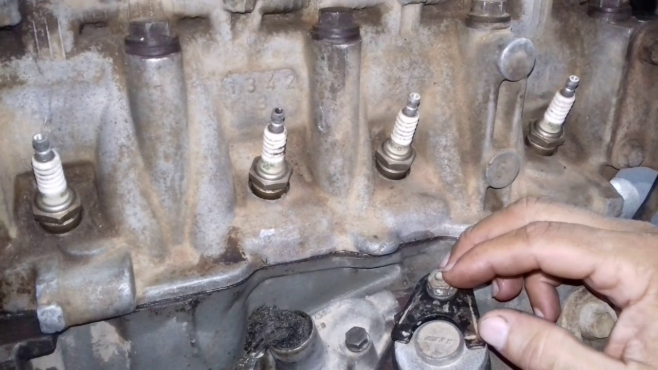 O.s. 14/04/18 Pálio economy 2008 vazamento  de óleo  na junta do cabeçote  ,revisão.