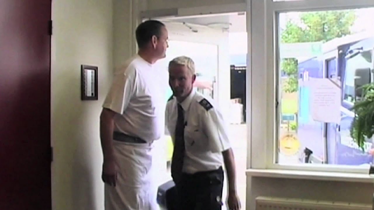 Bakker Van vessem & Le Patichou uitreiking geld voor pakistan