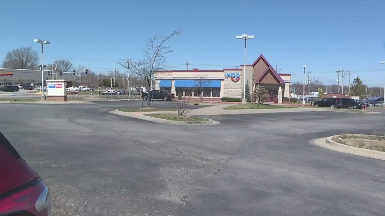 Witness recalls seeing shooting victims left at Raytown Walgreens