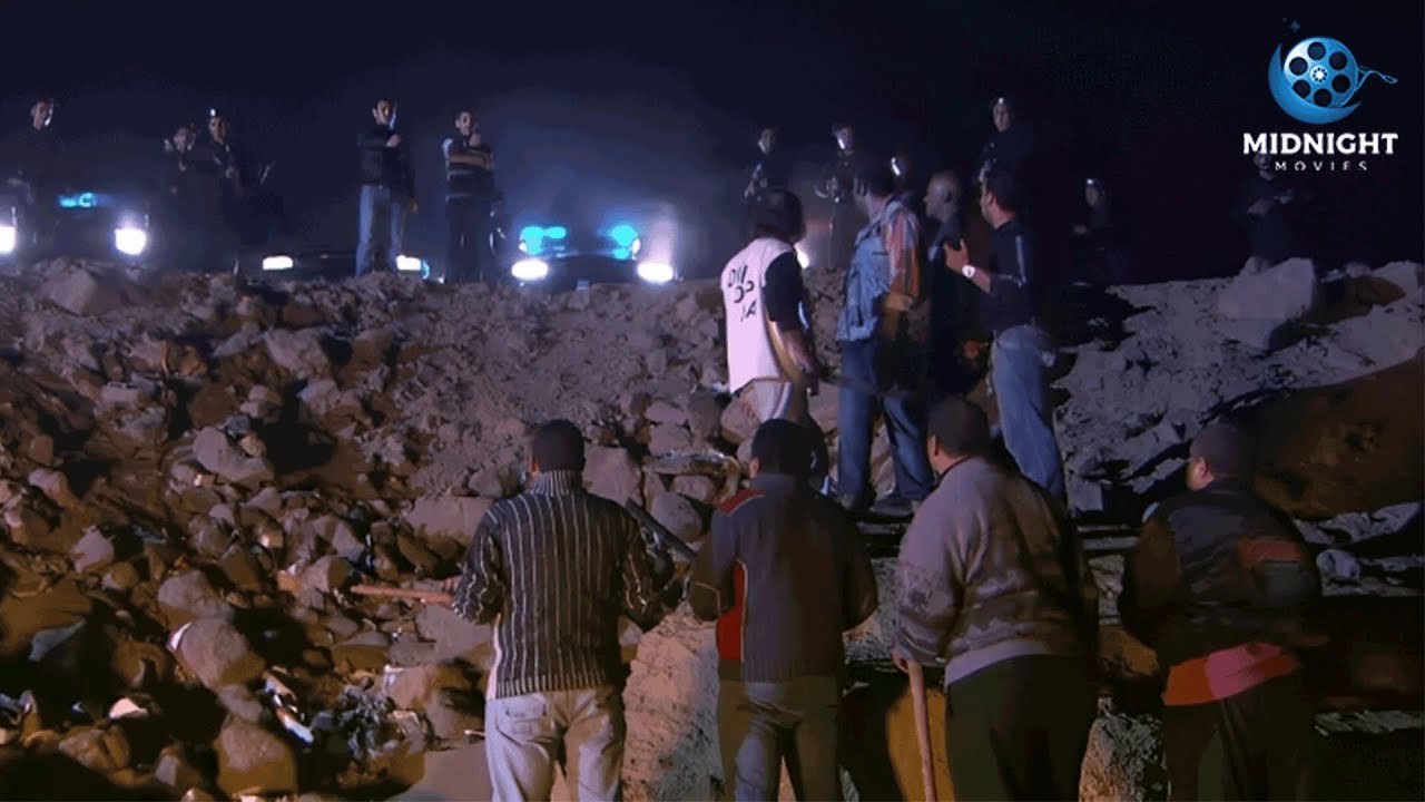 بلطجي الحارة قلبهم بالعربية وكان هيخلص عليهم والشرطة لحقتهم في اخر لحظة .. شوفوا حصل ايه