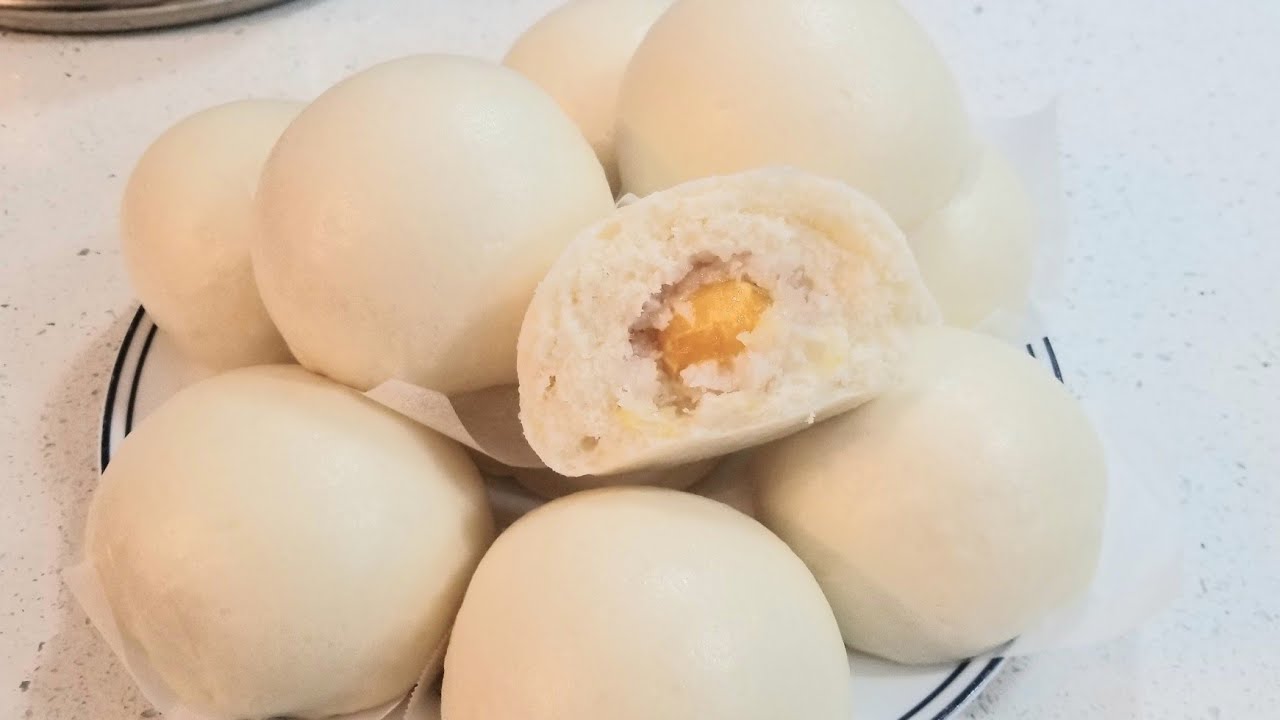 Coconut Bao with Salted Egg Recipe 椰子咸蛋包食谱