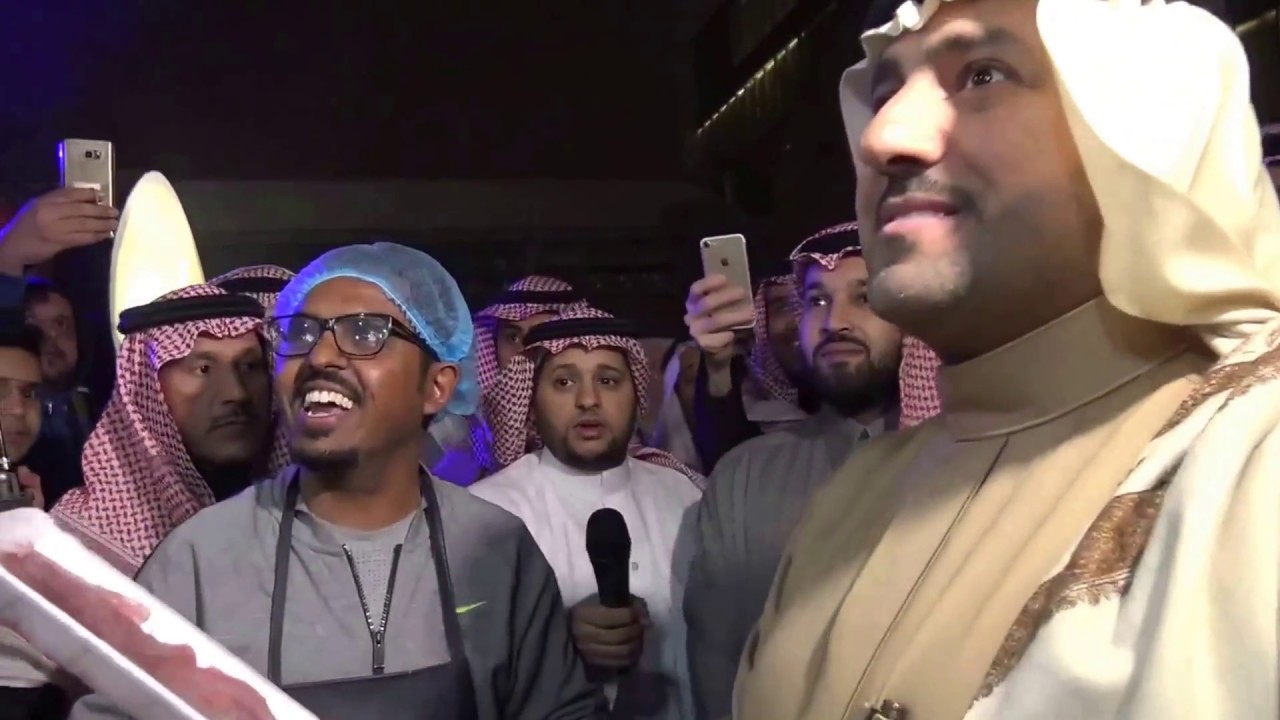 شاهد تركي بن عبدالله يتفاعل مع صنّاع الغذاء السعوديين في عرباتهم المتنقلة