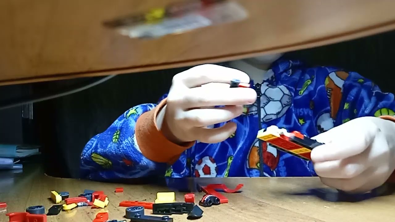 Лего! Збираємо лего машину! І підпишись🥺