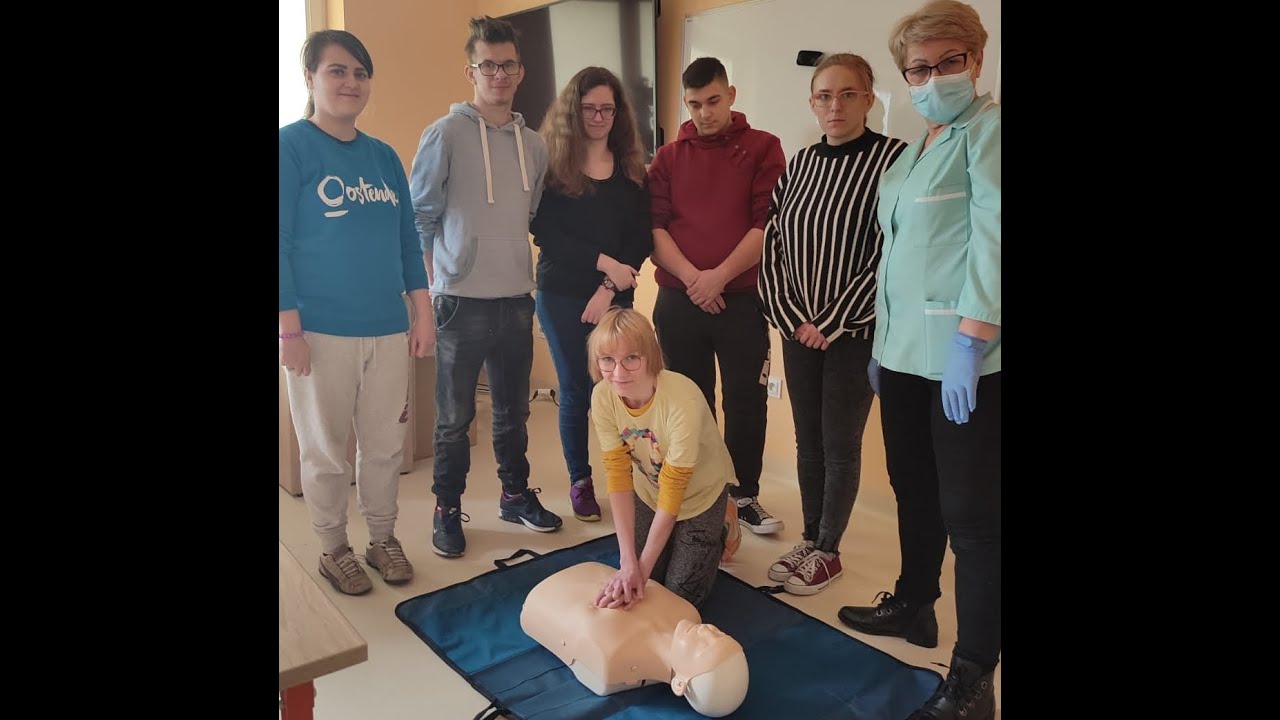 Zajęcia z pierwszej pomocy w klasie III c Szkoły Przysposabiającej do Pracy w SOSW w Broninie.