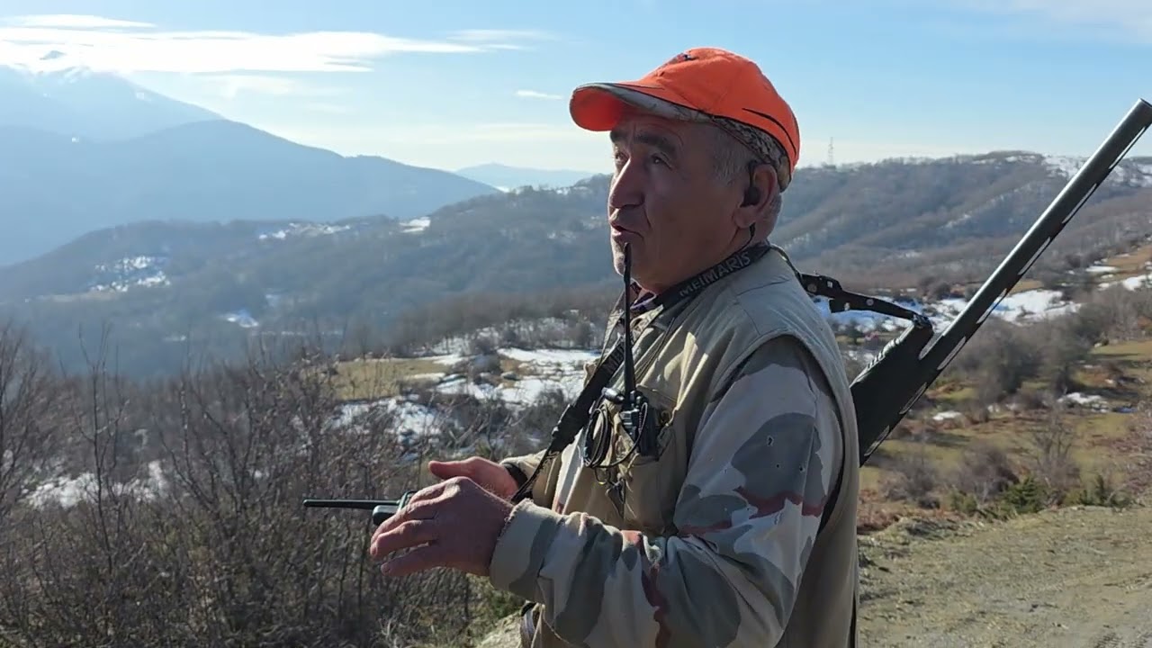 Κυνήγι γουρουνιού στο Λιβάδι Ολύμπου εκεί στα γύρω βουνά σκύλοι κάτι βρίσκανε γουρούνια όμως τίποτα