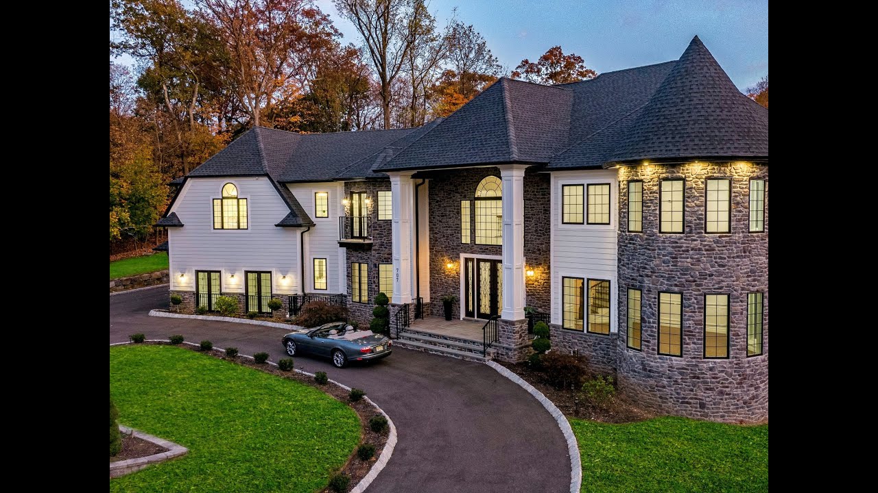 707 Black Hawk Lane, Franklin Lakes NJ 07417