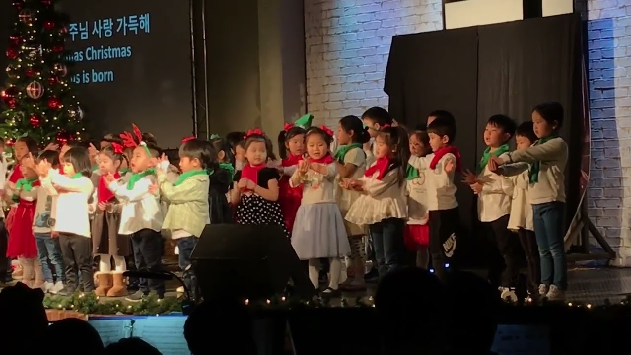 2019 Christmas Singing (My 2nd Daughter)