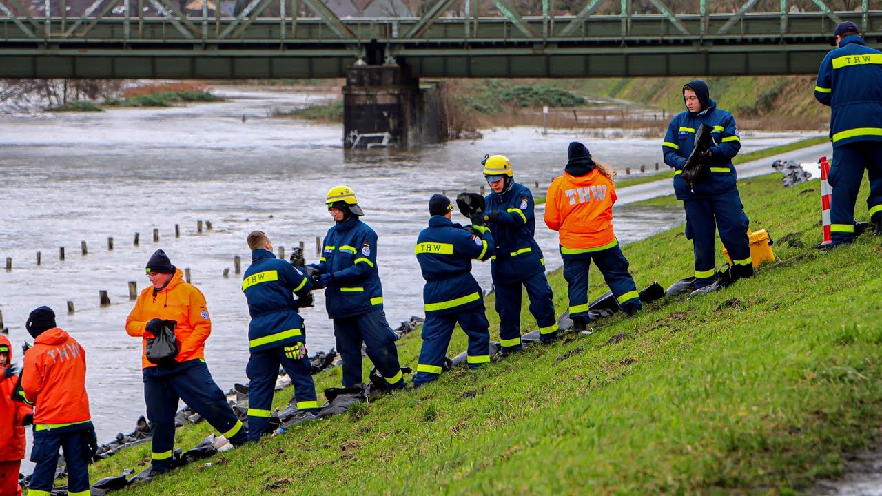 Ruhrhochwasser gefährdet Deich - Hunderte Kräfte im Einsatz | Oberhausen 23.12.2023