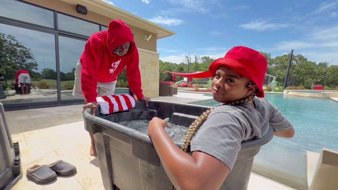 Coach prime vs Shelomi in the cold tub🥶🥶