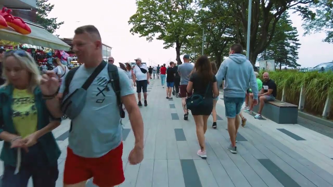 Zobacz to! Kołobrzeg tłumy ludzi w centrum! [4k]