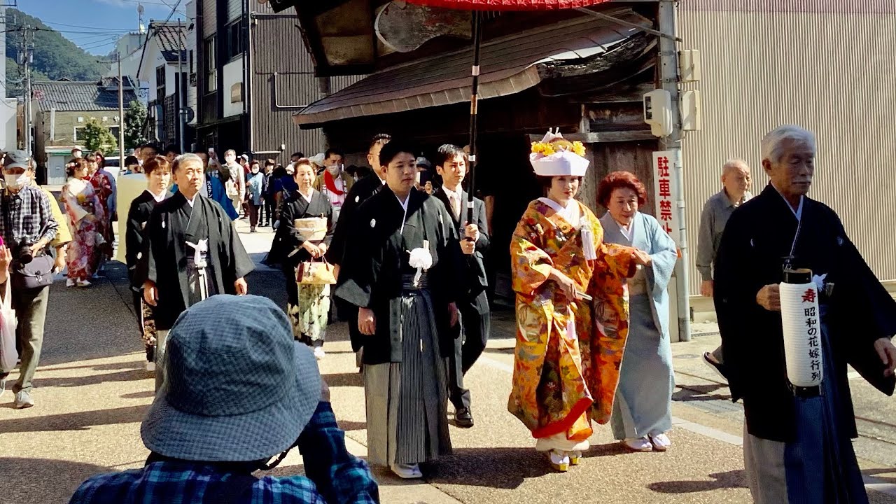 2022年10月16日撮影　越前市まちなか巡り(稚児行列、昭和の花嫁行列、たけふ菊人形、村国山パラグライダー) 福井県越前市　ECHIZE TAKEFU