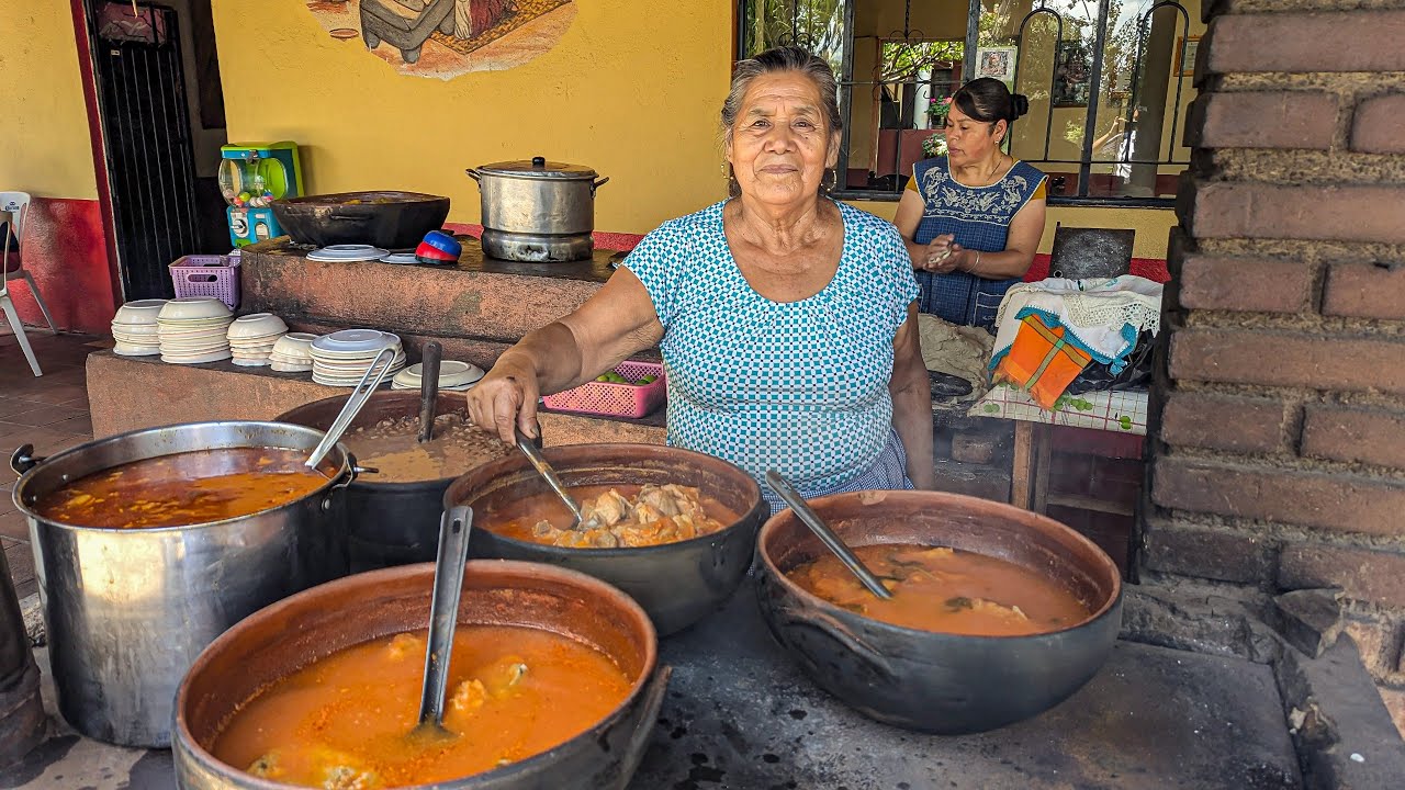 TZINTZUNTZAN lugar de Colibríes, Charales Mole, Artesanias & YACATAS