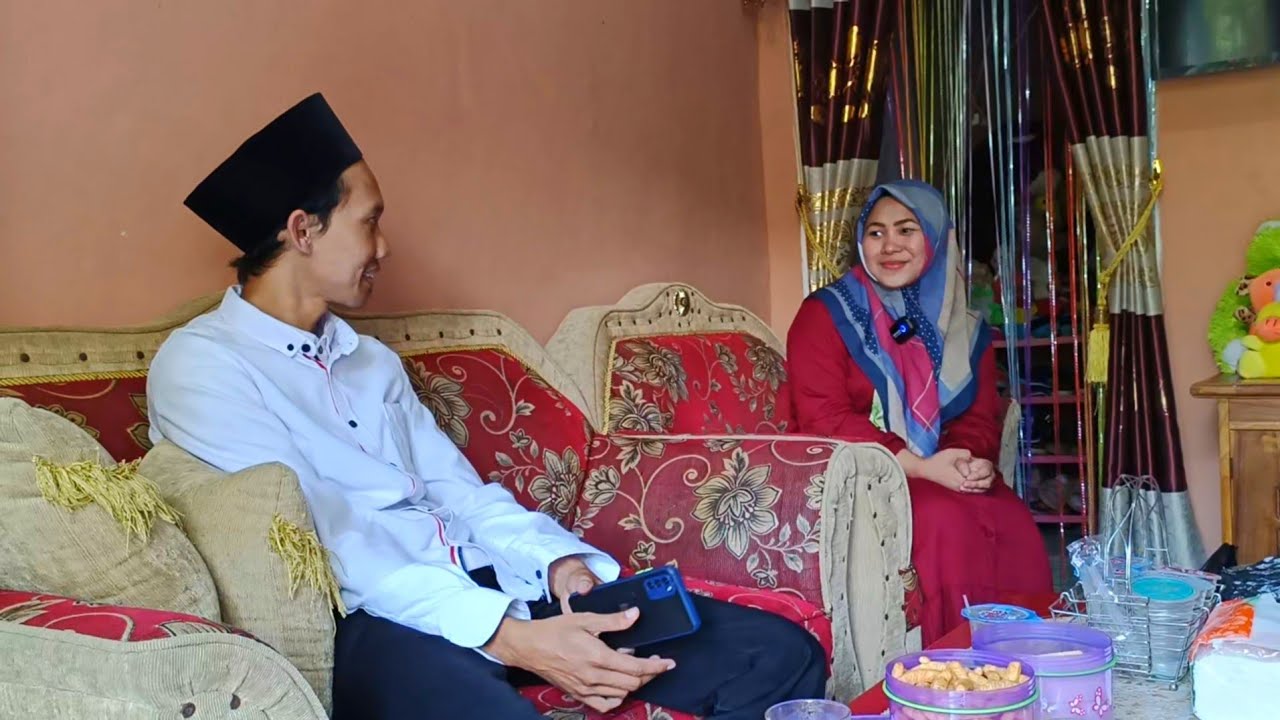 MENGEJUTKAN !! TIBA2 TEH SUSI JANDA CANTIK ANAK DUA DI DATANGIN USTADZ GANTENG DARI KOTA TASIKMALAYA