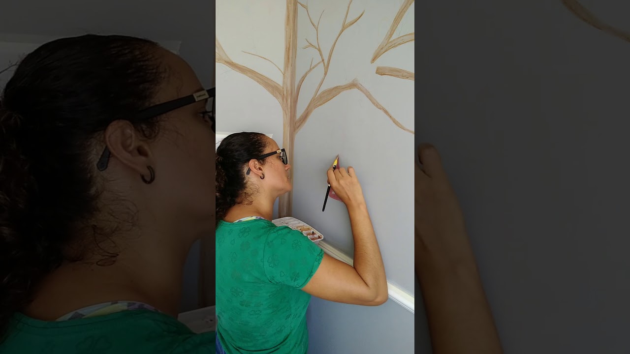 Pintando com aquarela na parede