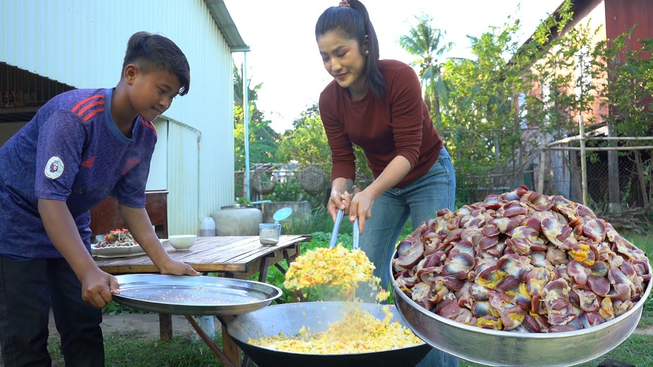 Amazing cooking skills: Chicken gizzard and fry rice cooking | Chicken gizzard recipe