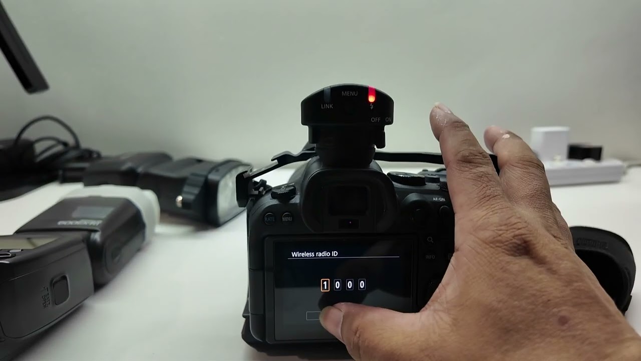Quick Demo - how to setup Canon ST-E10 wireless flash  trigger ( literally with one hand)