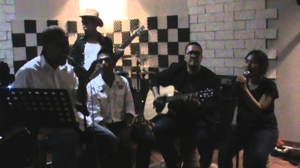 2bArt coustic covered  Just d Way You R by Bruno Mars