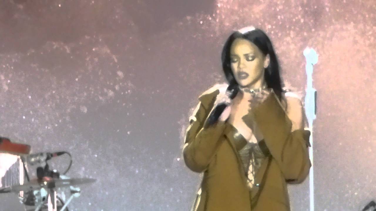 Rihanna - Kiss It Better (The Forum, Los Angeles CA 5/4/16)